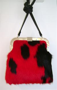 Hotsjok taske med bøjle i rød koskind med hår.